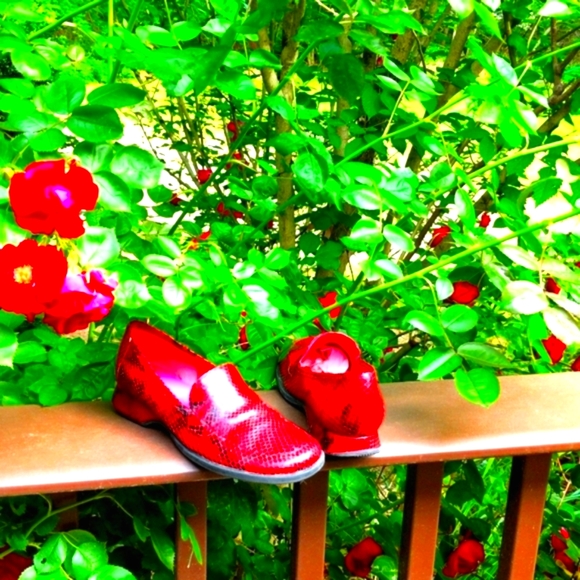 Snake Skin Inspired Leather Loafers - Picture 2 of 8